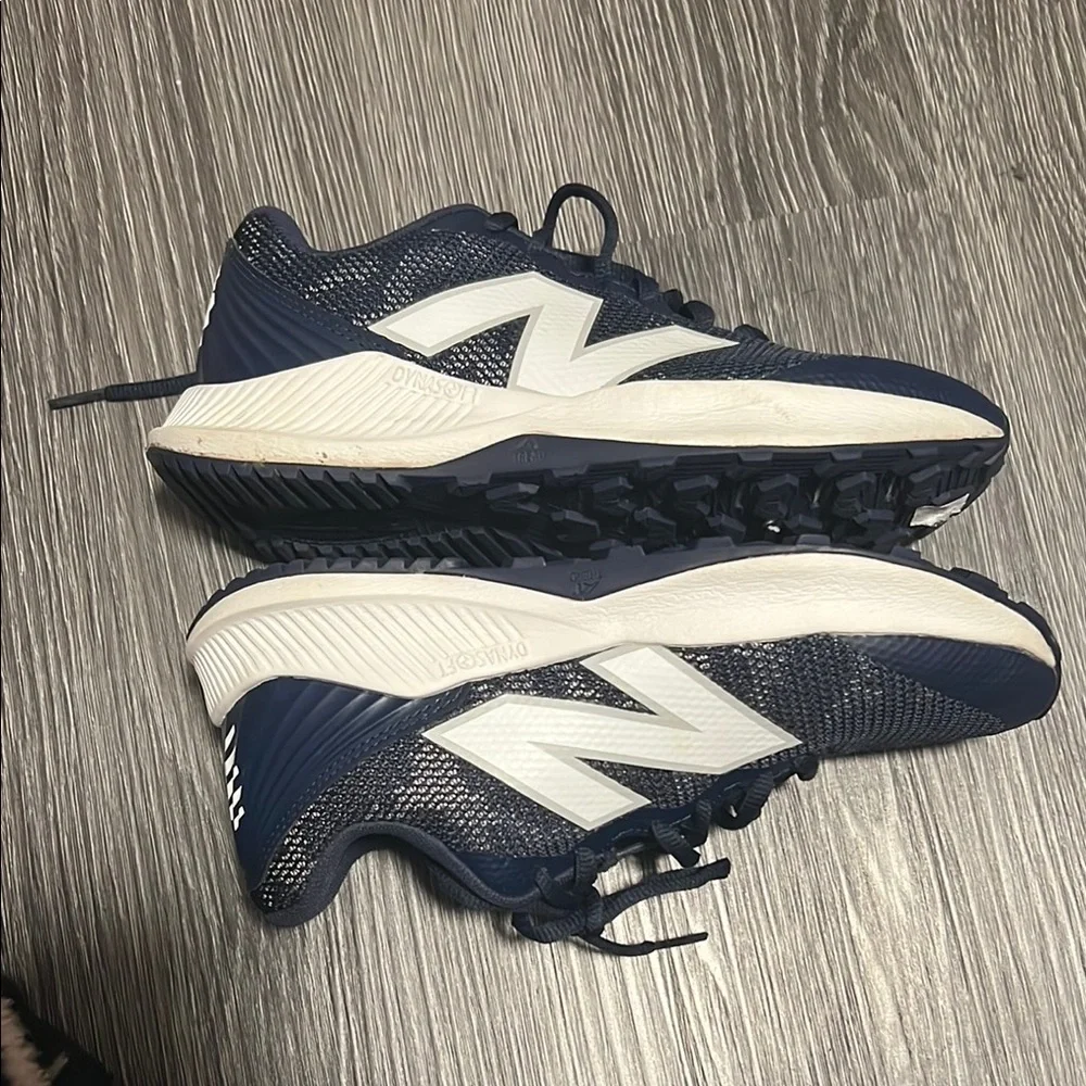 New Balance Blue and White Sneakers with Low-Top Design